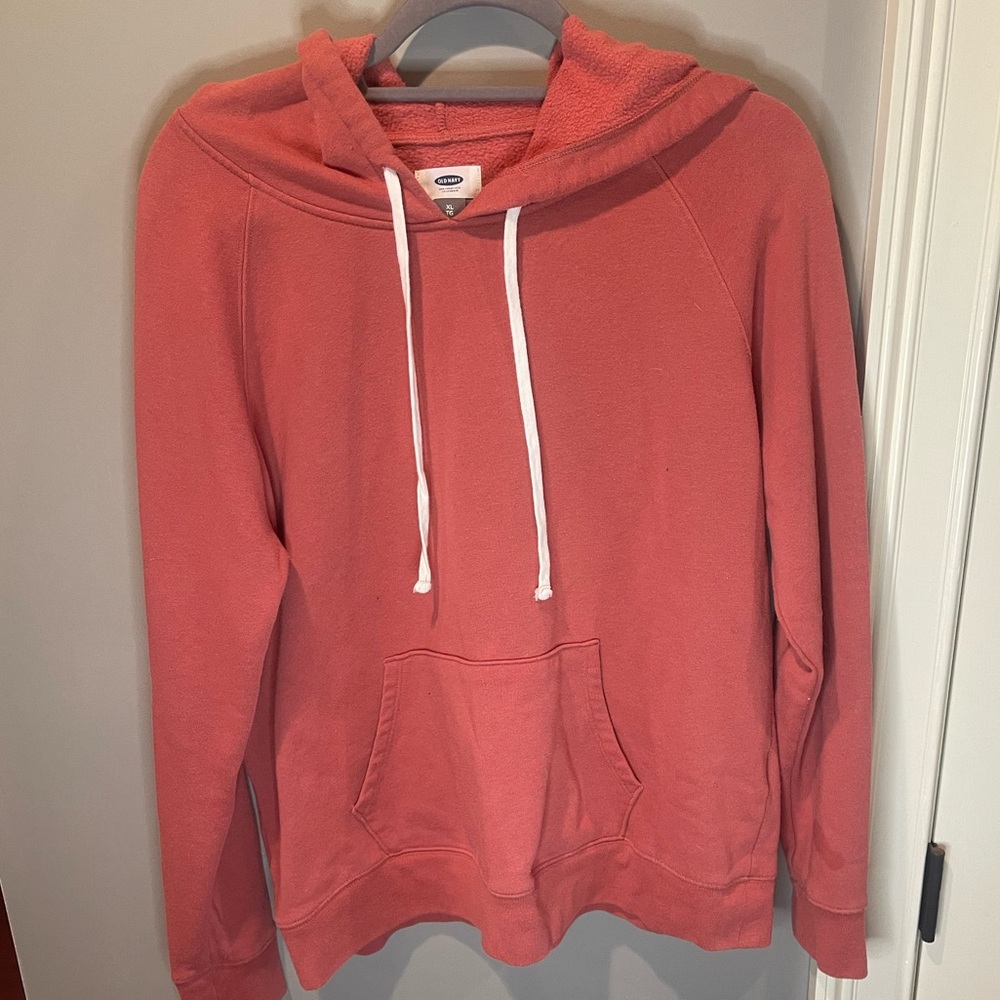 Light red simple sweatshirt with hoodie